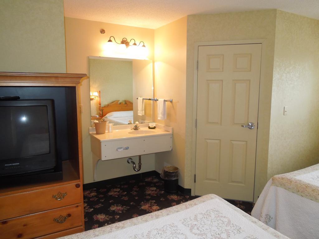 Ourguest Inn And Suites Catawba Island Port Clinton Rom bilde